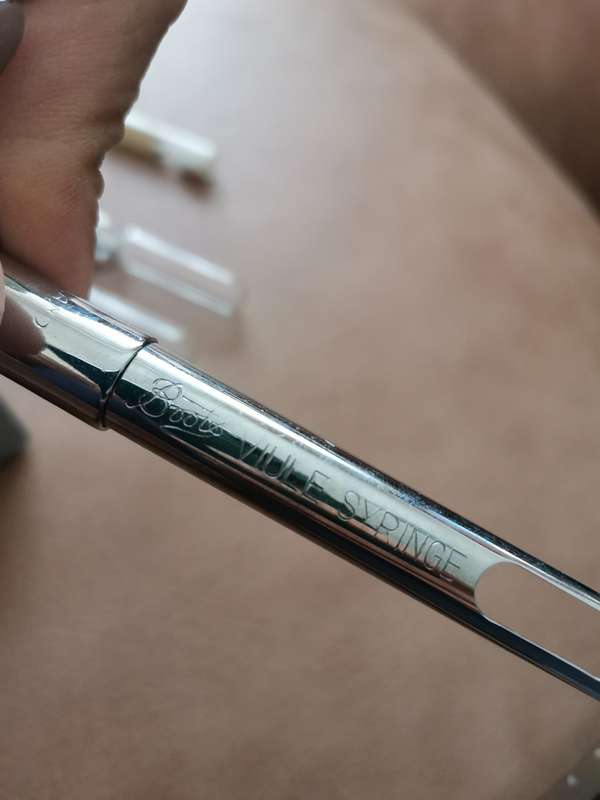 Vintage boots viule syringe