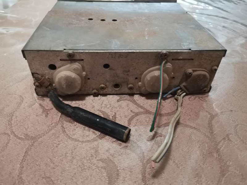 Vintage Hitachi car radio