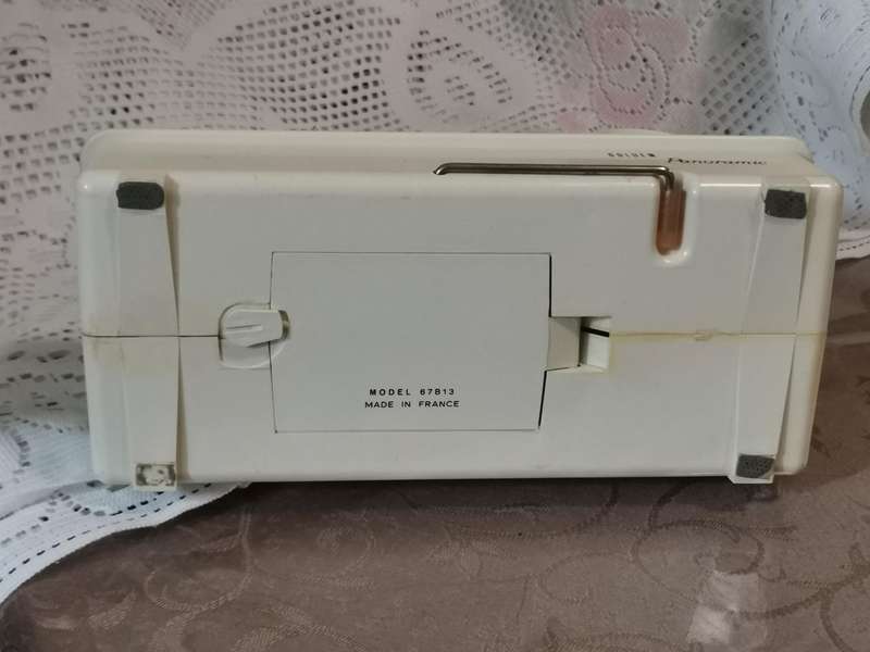 Vintage 1960s singer 67B golden panoramic child's sewing machine