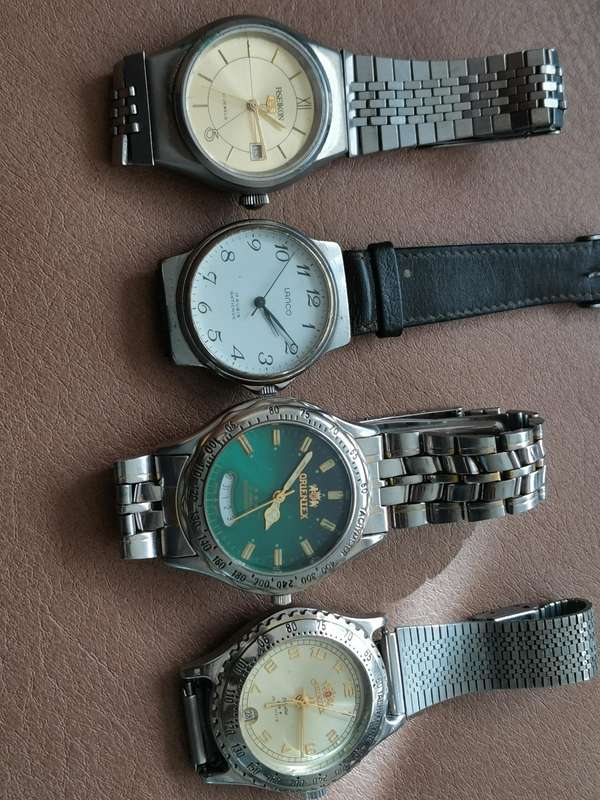 4 vintage mechanical watches