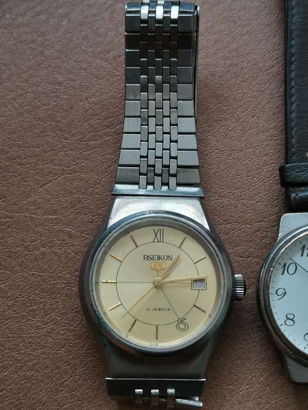 4 vintage mechanical watches
