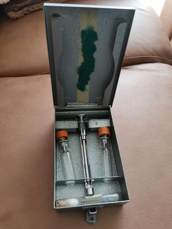 Vintage boots viule syringe