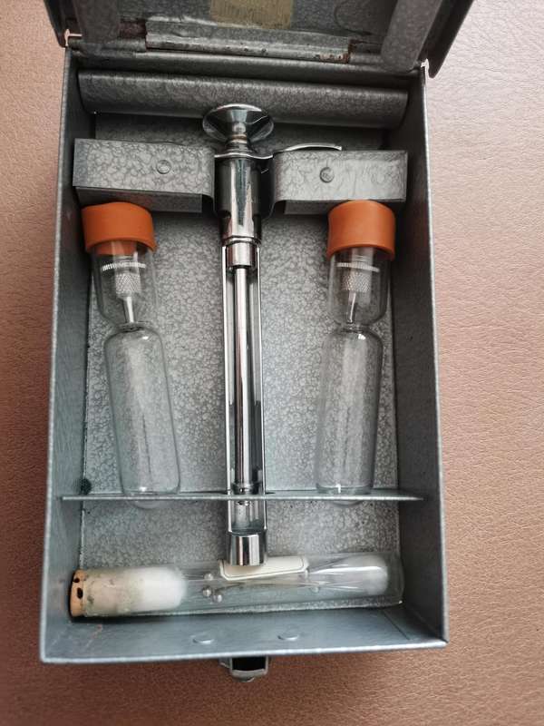 Vintage boots viule syringe