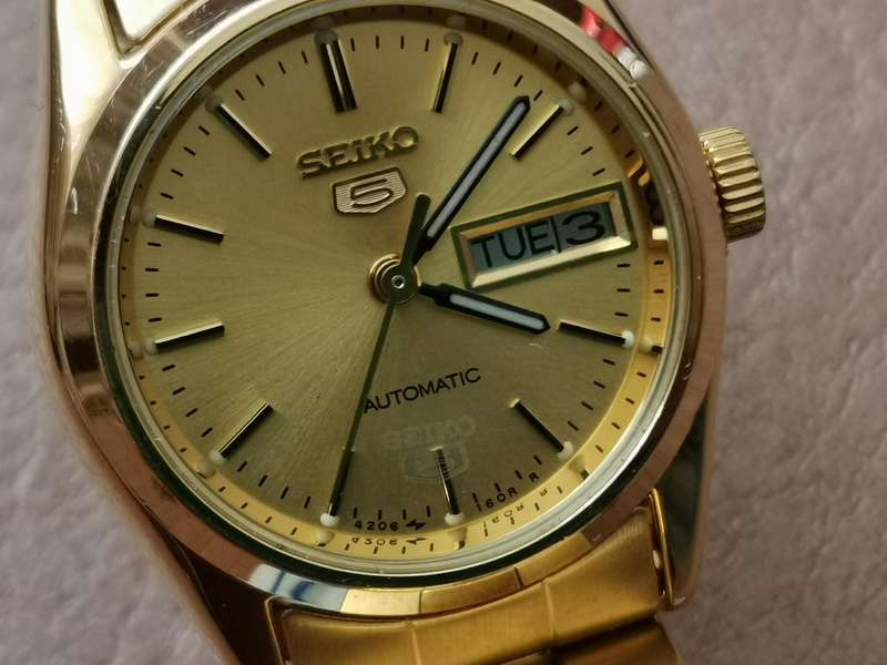 Vintage ladies seiko 5 automatic mechanical watch new old stock was never worn