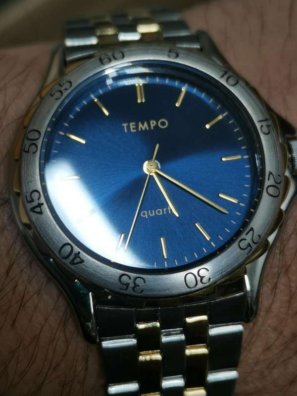 New old stock tempo quartz gents watch