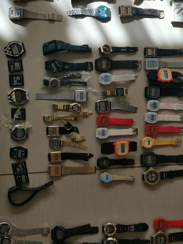 350 new old stock quartz watches from the late 1980s and early 1990s