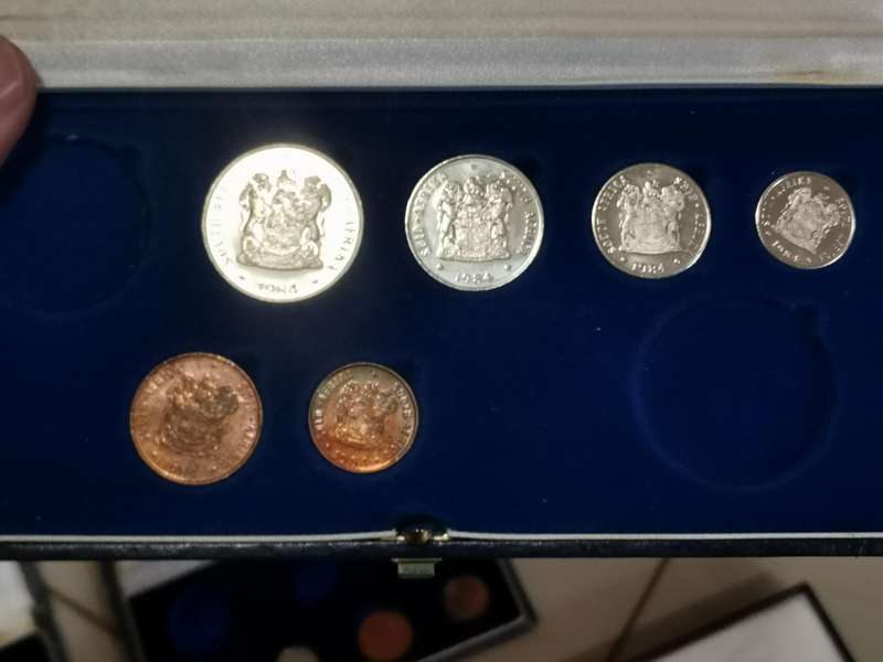 25 South African Mint Sets & Extras