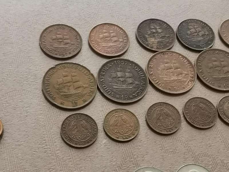 Deceased estate find Huge lot of 535 old south African coins