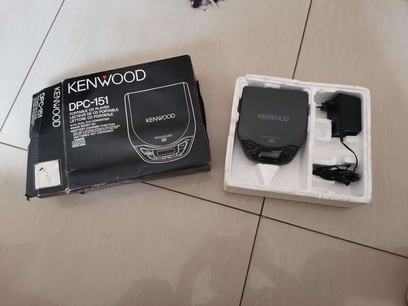 Boxed vintage Kenwood dpc-151 portable CD player