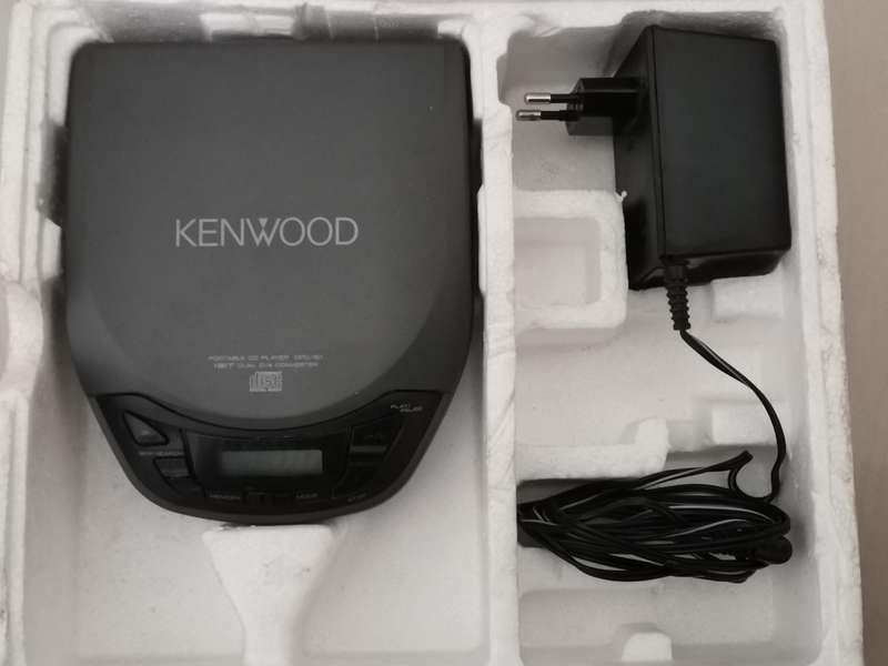 Boxed vintage Kenwood dpc-151 portable CD player