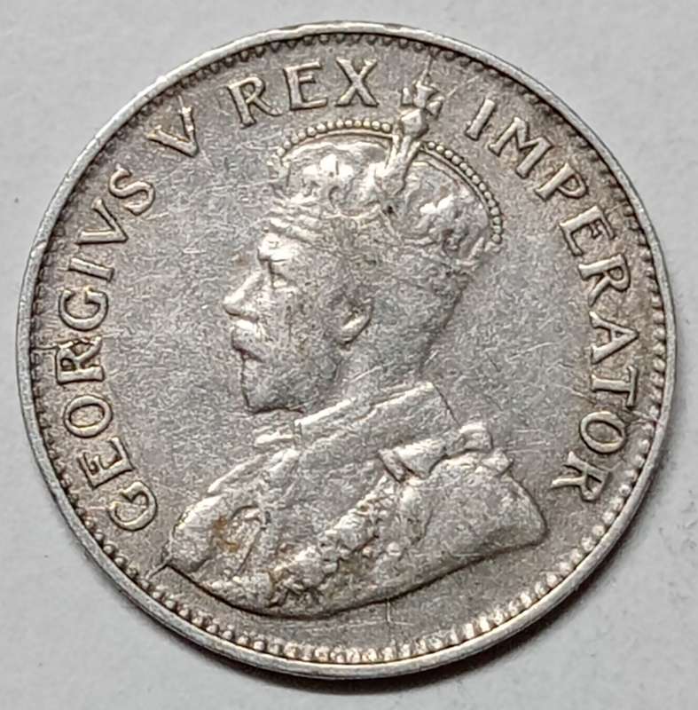 GREAT 1933 3 PENCE with multiple cracked die mint errors