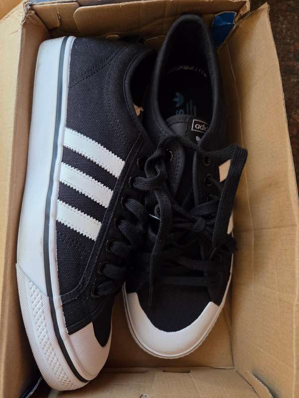 LATE ENTRY LIKE NEW ADIDAS