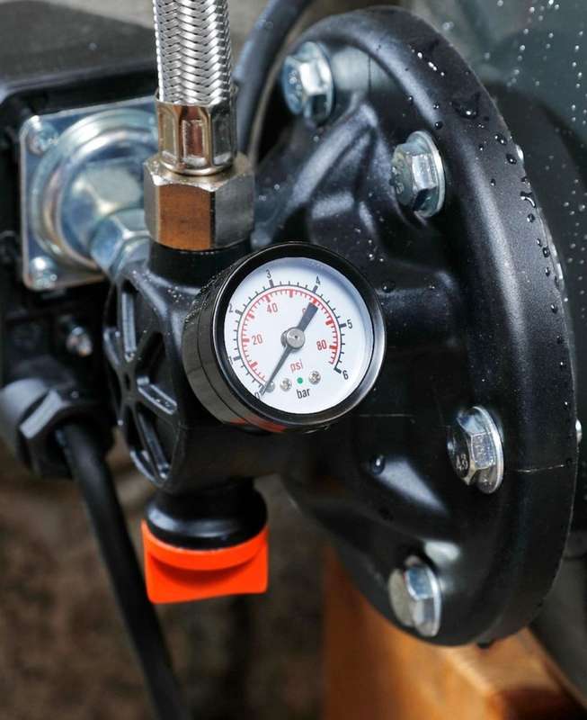 Gardena Pressure Pump with Tank Model 3700/4/ZA