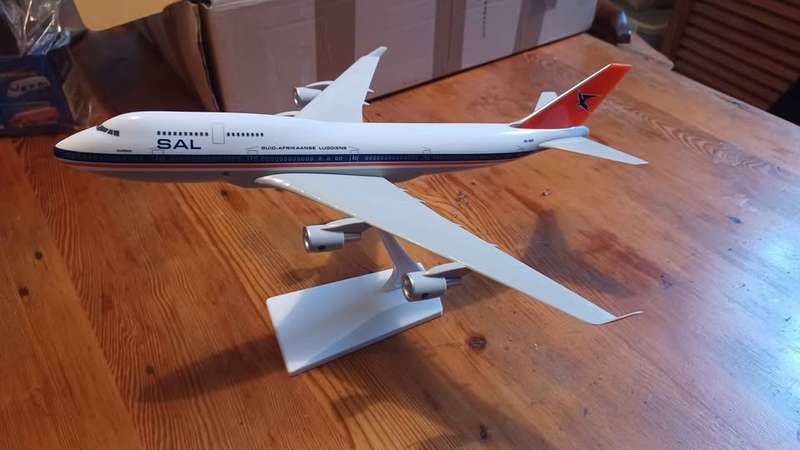 B747-400 SOUTH AFRICAN AIRWAYS ZS-SAV DURBAN ABS Plastic Snap-Fit Model Scale 1 / 200