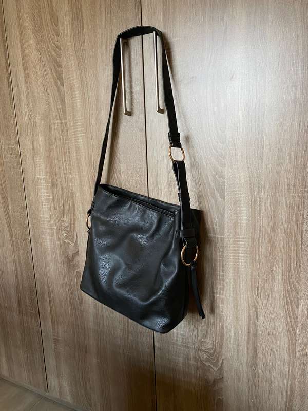 Crossbody handbag