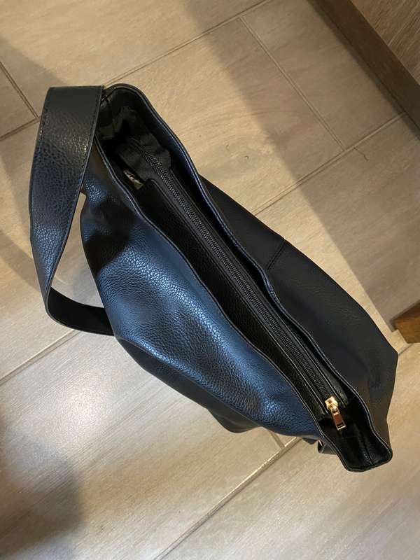Crossbody handbag