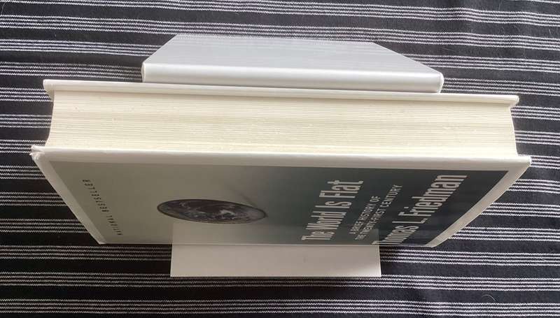 The World is Flat. International best seller by Thomas L Friedman. Hardcover.