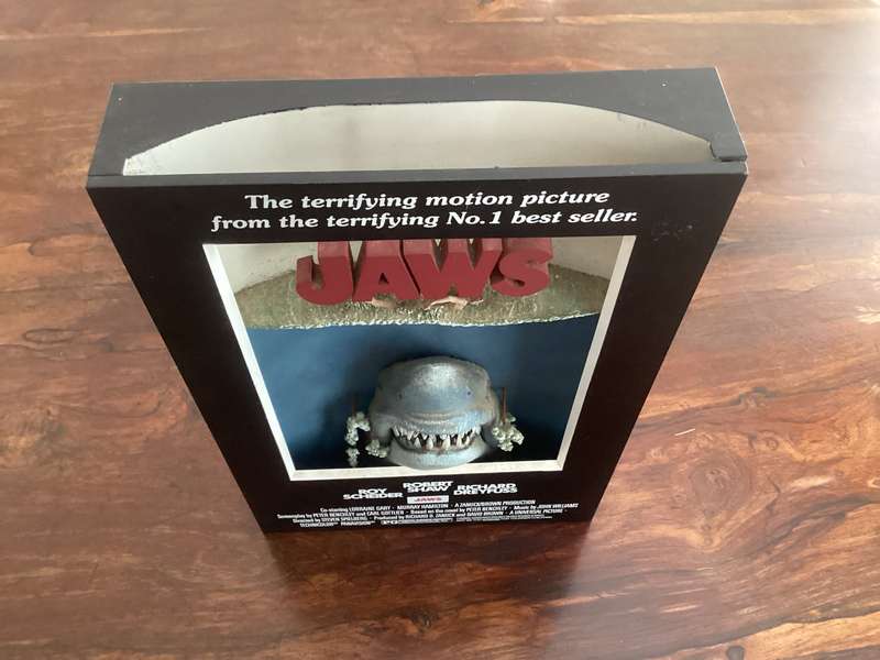 JAWS !!! Classic and very unique 3D movie diorama, based on the 1975 movie poster