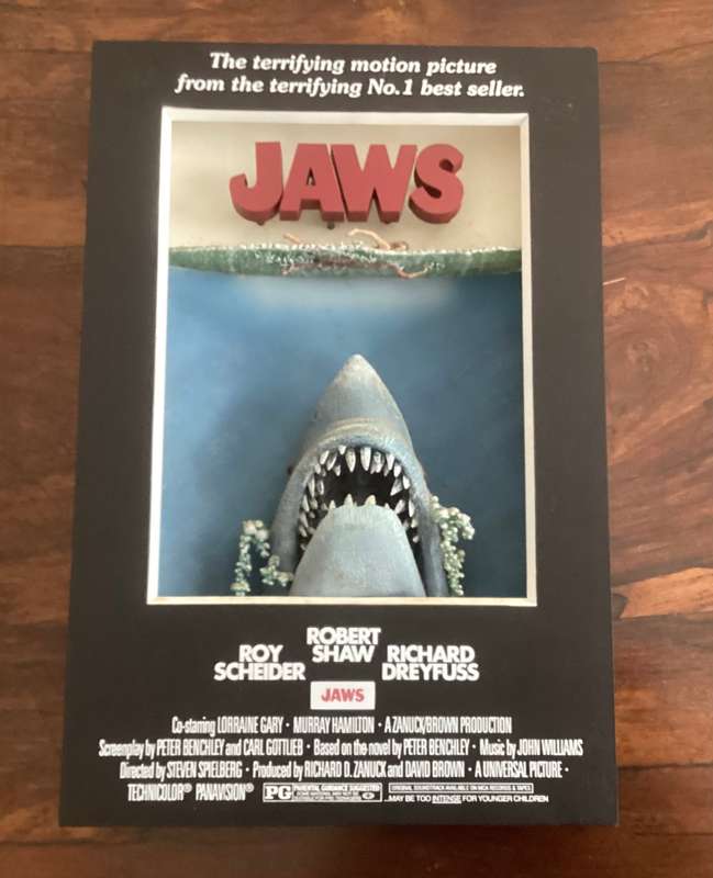 JAWS !!! Classic and very unique 3D movie diorama, based on the 1975 movie poster