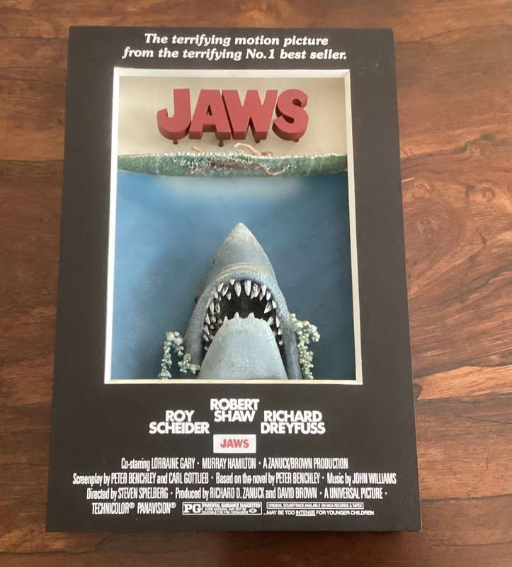 JAWS !!! Classic and very unique 3D movie diorama, based on the 1975 movie poster
