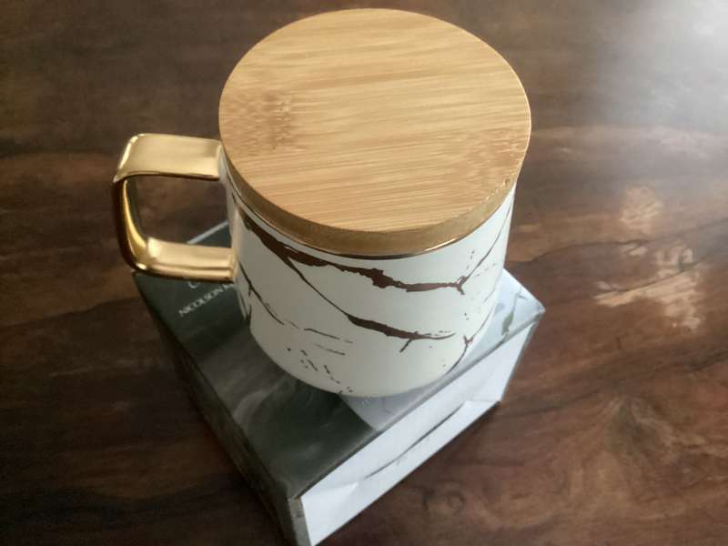 Kintsukuroi, fine bone China mug, with acacia wooden base. New.