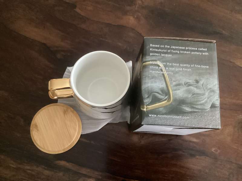 Kintsukuroi, fine bone China mug, with acacia wooden base. New.