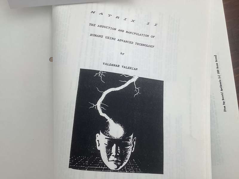 Aliens amongst us - Matrix 3 by renowned researcher, Valerian Valdamar. Softcover/boards. V.G.