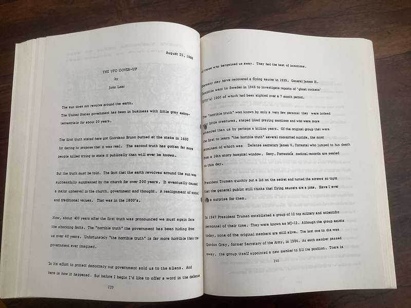 Aliens amongst us - Matrix 3 by renowned researcher, Valerian Valdamar. Softcover/boards. V.G.