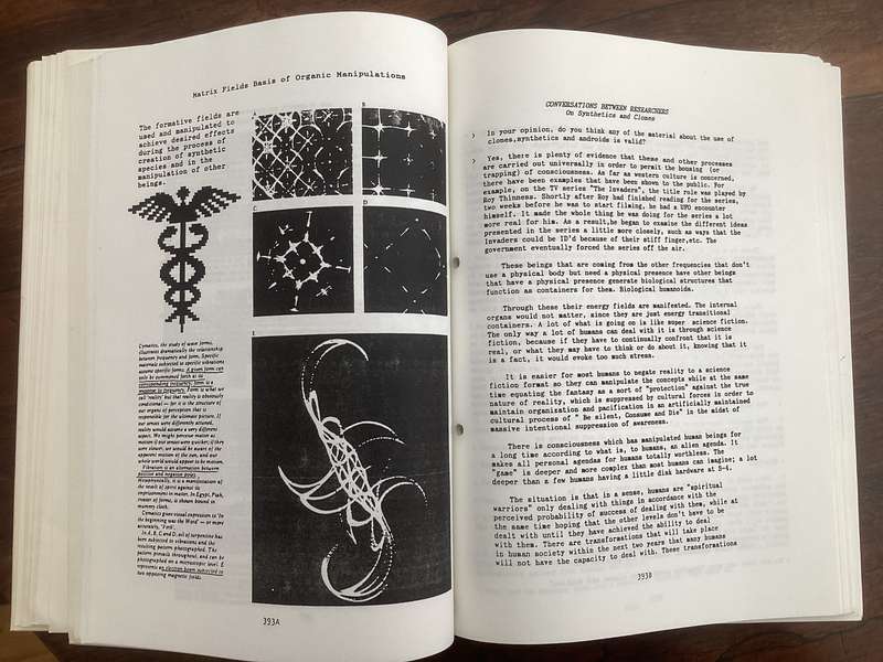 Aliens amongst us - Matrix 3 by renowned researcher, Valerian Valdamar. Softcover/boards. V.G.