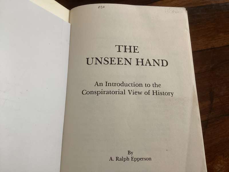 THE UNSEEN HAND. The Conspiratorial View of History. Paperback in a Good + condition.