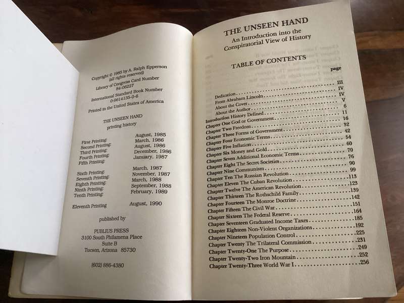 THE UNSEEN HAND. The Conspiratorial View of History. Paperback in a Good + condition.