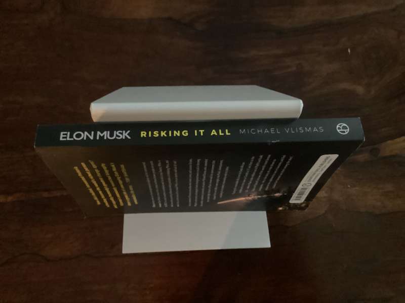 ELON MUSK Risking it all (2022), by Michael Vlismas. Paperback in V Good condition.