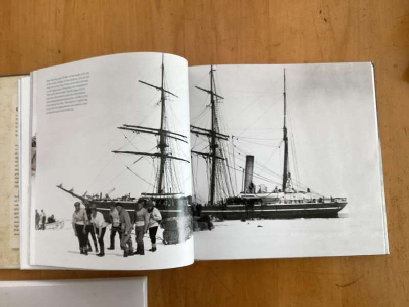 RACE TO THE END. Admundsen, Scott and the attainment of the South Pole. Centenary, First Edition.