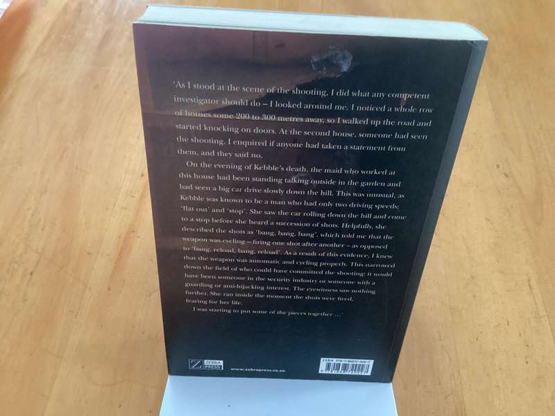 STEEPED IN BLOOD, David Klatzow, as told to Sylvia Walker. Paperback in excellent condition.