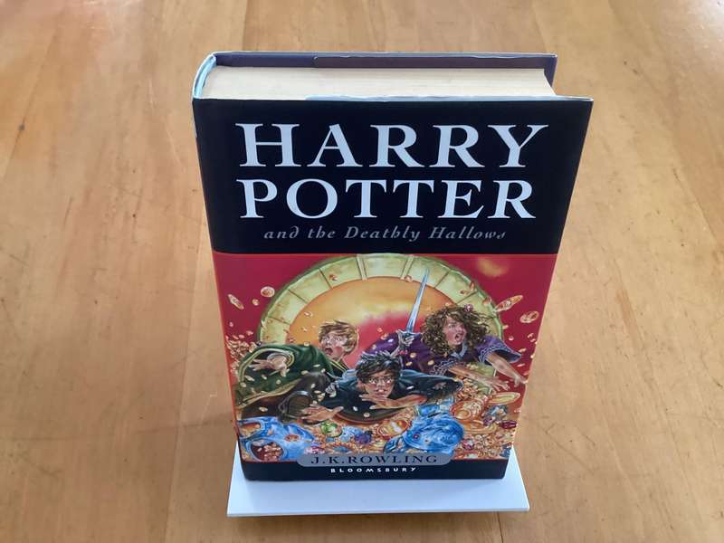 HARRY POTTER and the DEATHLY HALLOWS. Hardcover, First Edition in a Fine condition.