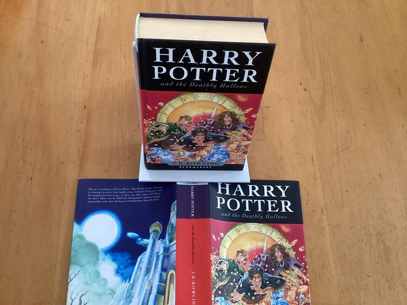 HARRY POTTER and the DEATHLY HALLOWS. Hardcover, First Edition in a Fine condition.