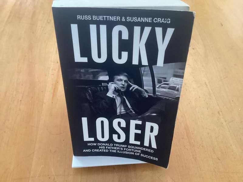 DONALD TRUMP Lucky Loser. Paperback in a very good condition.