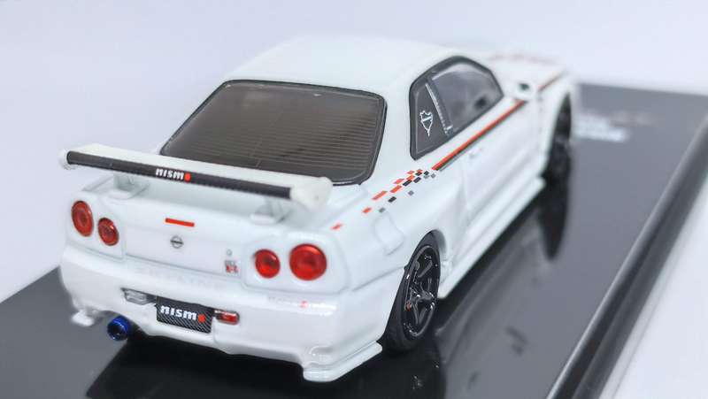1/64 Inno64 Nissan R34 GTR Sports Resetting