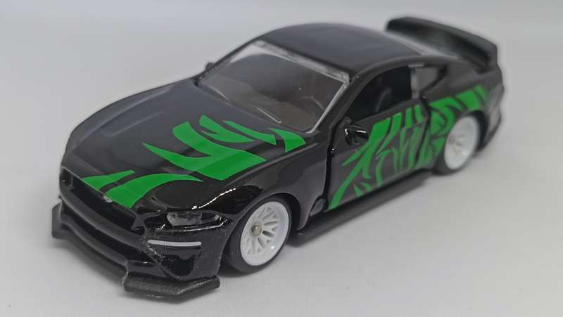 1/64 Majorette Ford Mustang x2