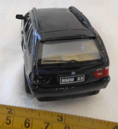 two die-cast models Kinsmart Rav 4 1:32 and Kinsmart BMW X5  1:36