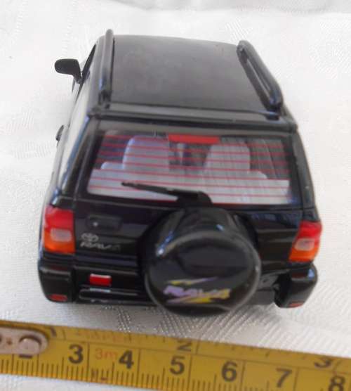 two die-cast models Kinsmart Rav 4 1:32 and Kinsmart BMW X5  1:36