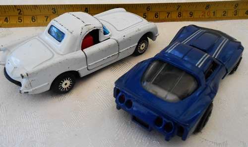 two die-cast models No 4117 1953 Ford Corvette échelle 1/36  and chevrolet corvette stingray?
