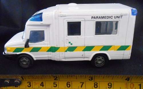 Redbox Models 1/43 Scale 61056 - LDV London Ambulance - White