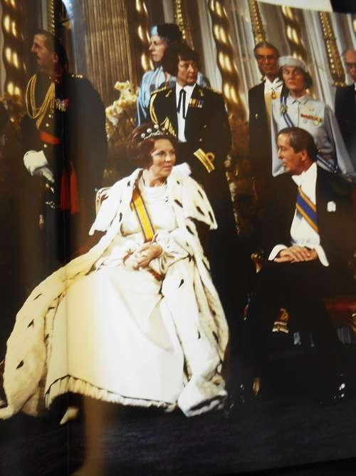 Beatrix, de mooiste foto's -Edouard van Arem +Country  Life book of Diana (two books)