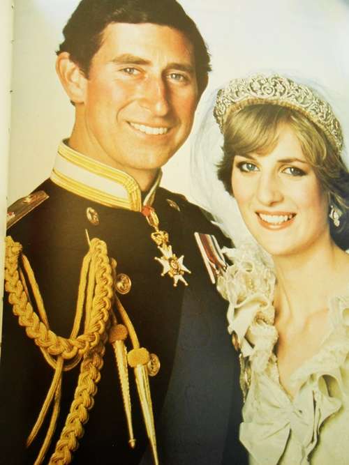 Beatrix, de mooiste foto's -Edouard van Arem +Country  Life book of Diana (two books)