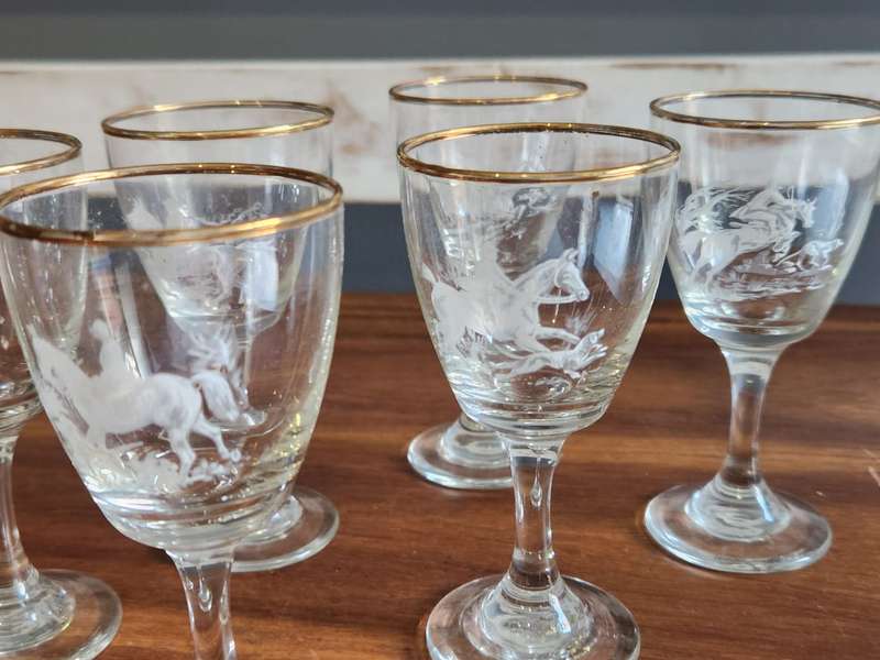 VINTAGE BOXED SET OF SHERRY GLASSES