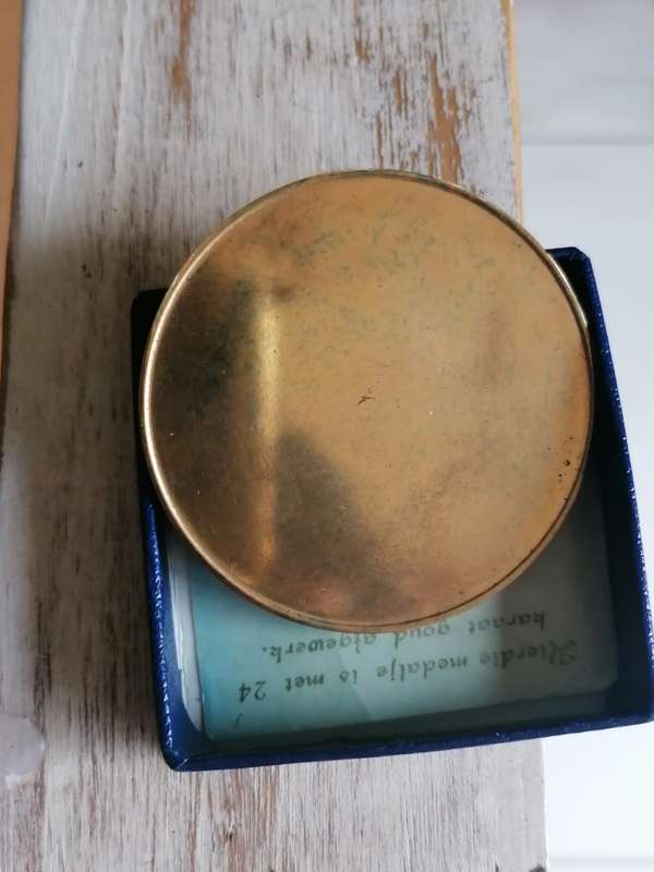 LARGE MEDALLION
