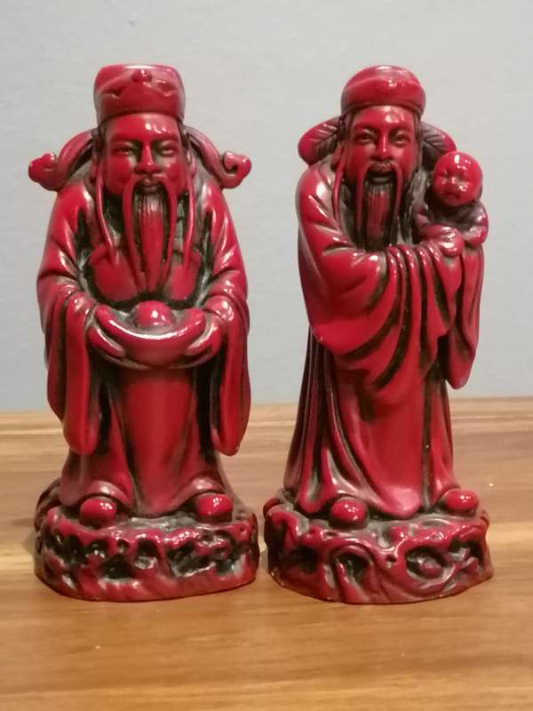 2 x VINTAGE CHINESE RESIN FIGURINES