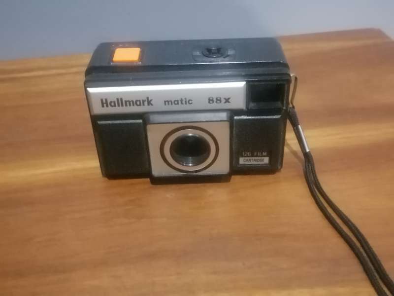 VINTAGE HALLMARK MATIC X88 CAMERA