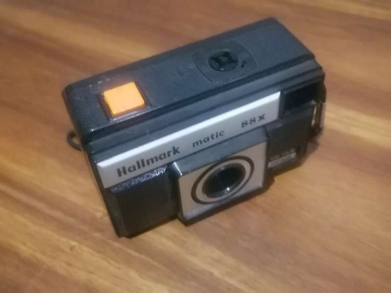 VINTAGE HALLMARK MATIC X88 CAMERA